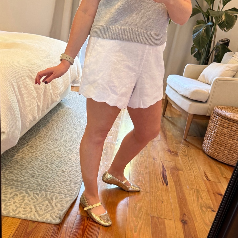 NWT Abercrombie & Fitch, 100% Linen Scalloped High Rise Shorts, White - Picture 2 of 5